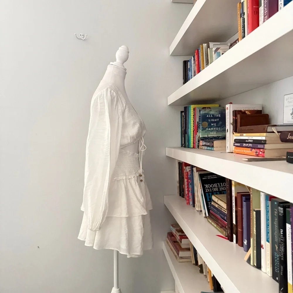 Indikah cutout long sleeved smocked and tiered mini dress medium - Picture 6 of 11